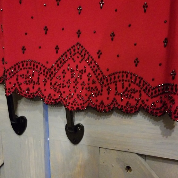 Beautiful,  fancy top. Detailed with black beading - Picture 4 of 4